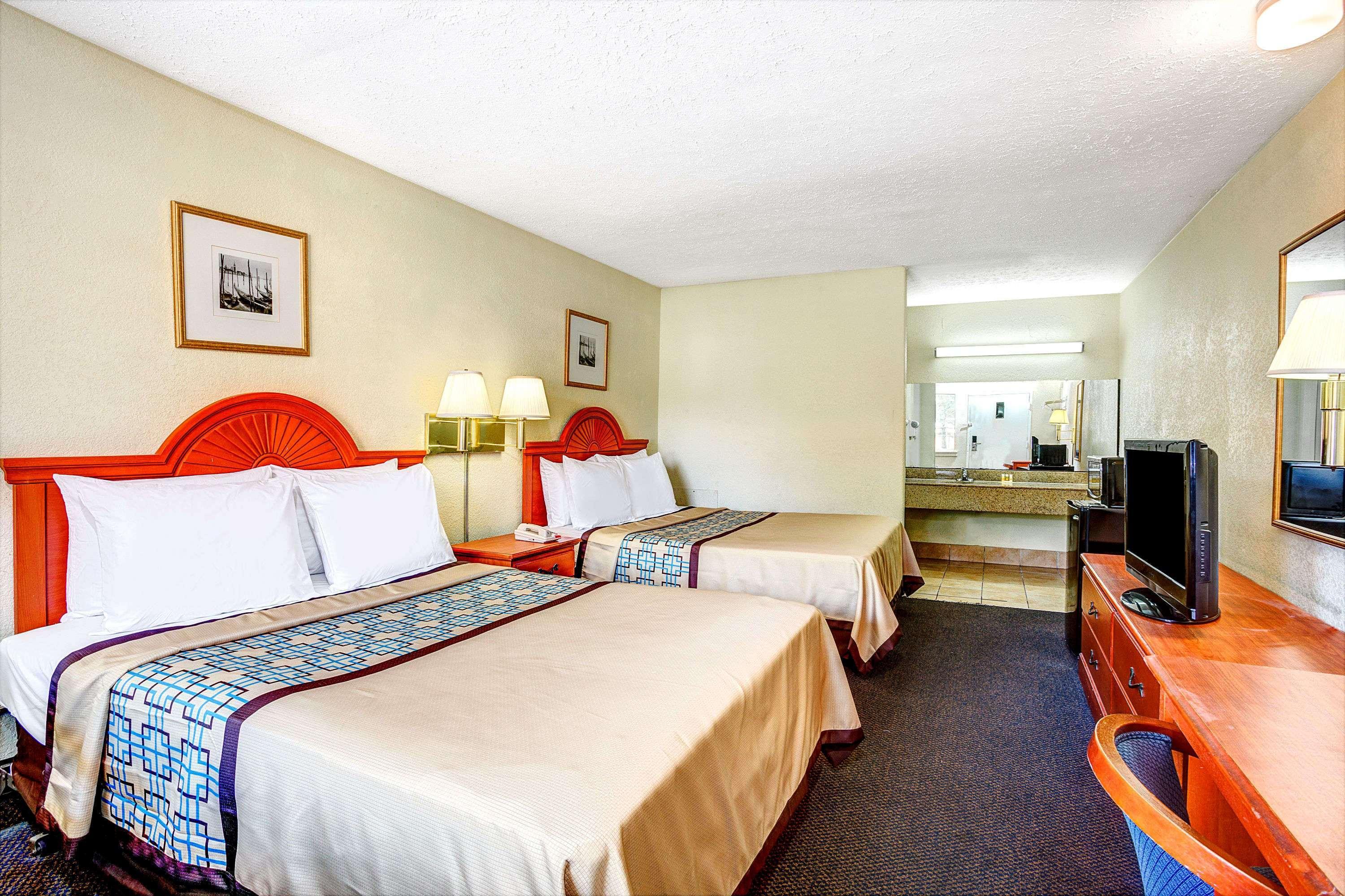 Days Inn By Wyndham Chesapeake Exteriör bild